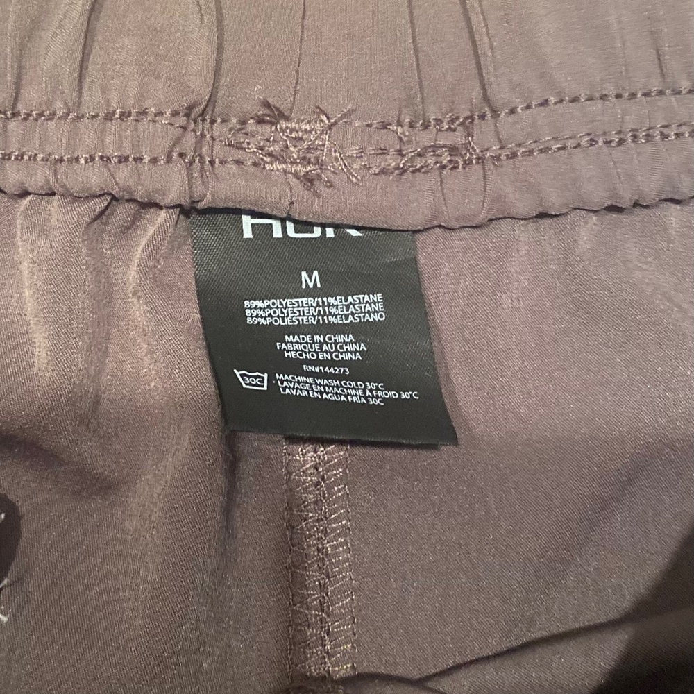 HUK SHORTS, WOMENS SIZE M, GRAY